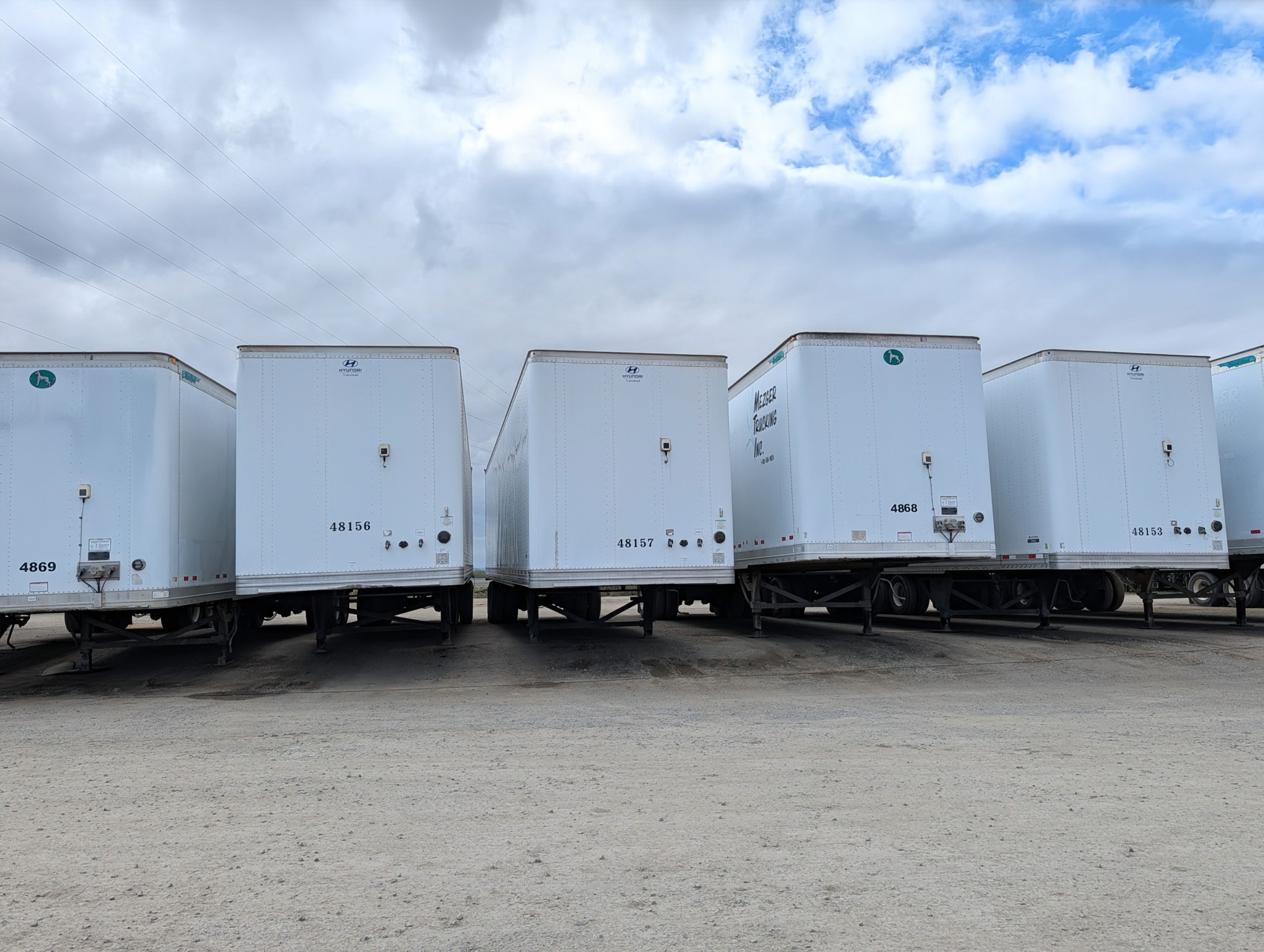 Truck and flatbed trailer